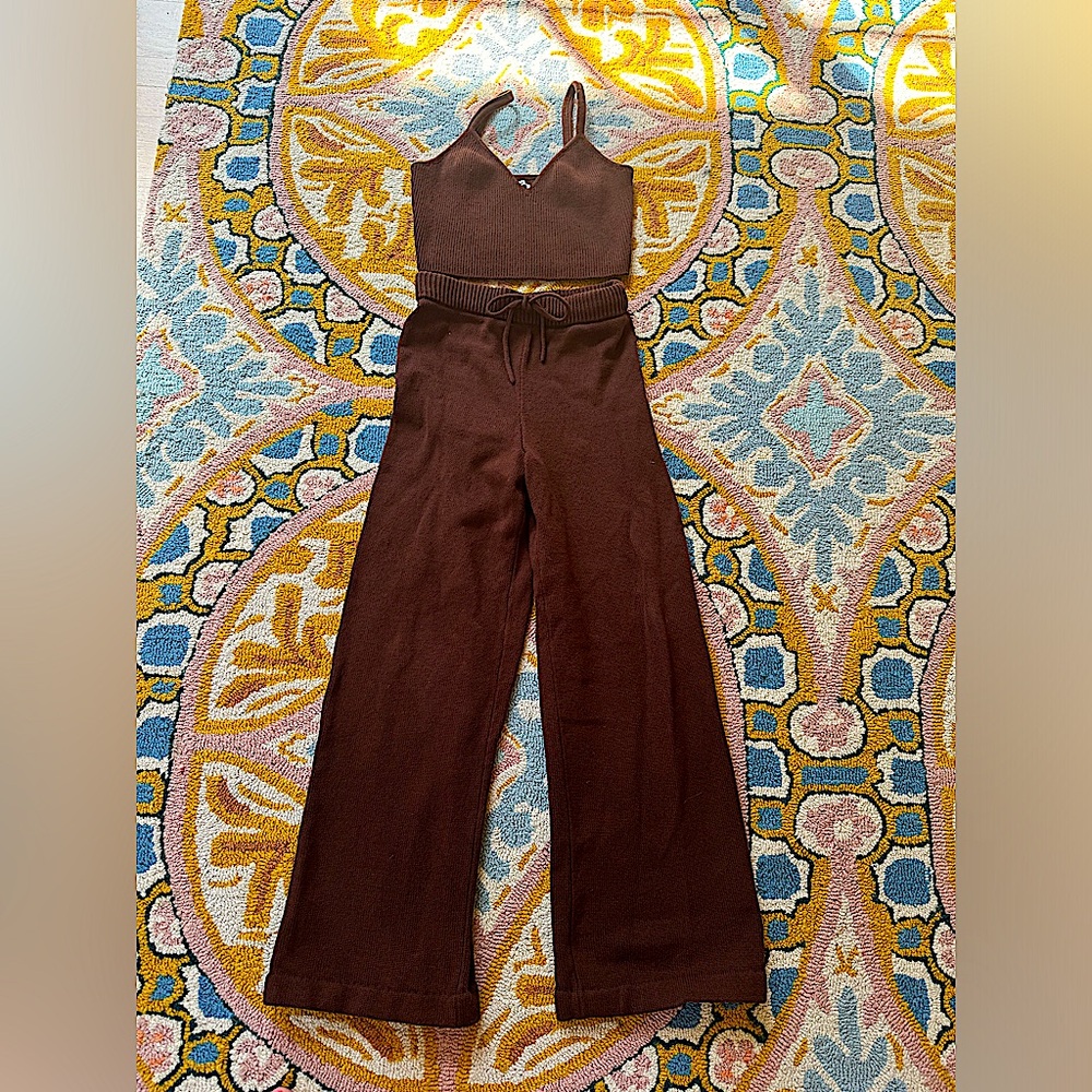Reformation set. Size Med. Crop V top. Size Sm. knit, drawstring, flare pant